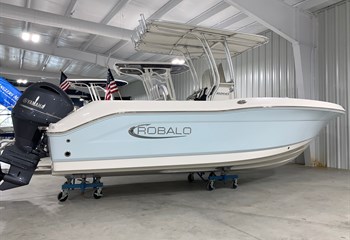 2023 Robalo R200 Ice Blue/White Boat